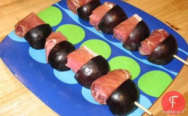 Spiedini di cernia con salsa di mango e prosciutto serrano e Camembert