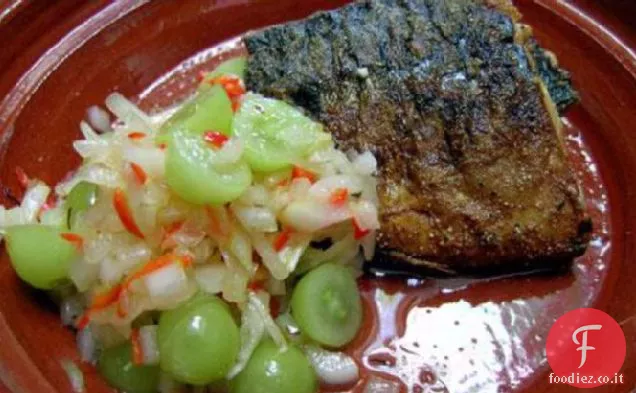 Sgombro primaverile con uva acerba e salsa allo zafferano