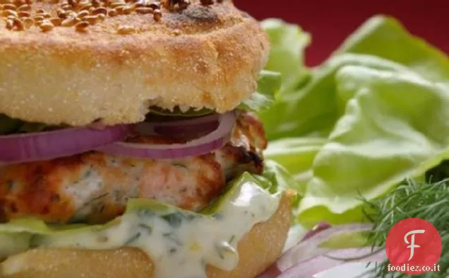 Hamburger di salmone con salsa tartara di aneto