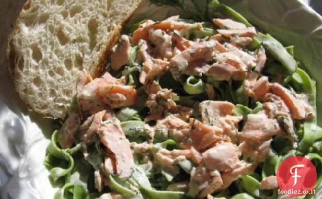 Pasta di spinaci con salmone e salsa di panna