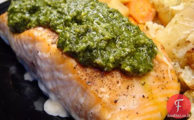 Salmone scottato in padella con pesto di Basilico al limone
