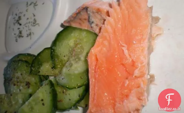 Salmone con insalata di cetrioli
