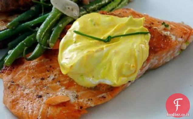 Salmone con salsa di panna allo zafferano