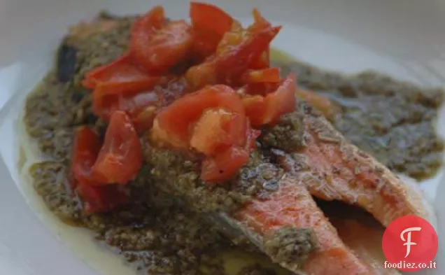 Filetti di salmone saltati in crosta di erbe con Pistou