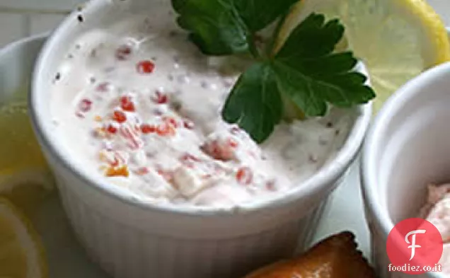 Salsa svedese di panna acida e caviale per salmone