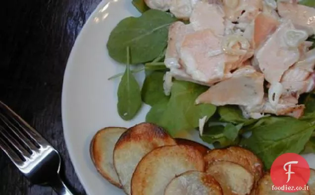 Insalata di salmone caldo con patate croccanti