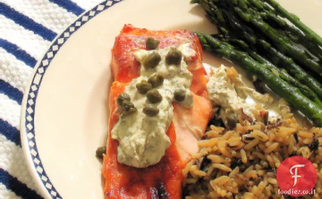 Salmone con Asparagi arrostiti e salsa di limone e capperi