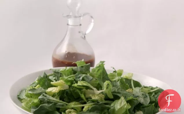 Insalata Romaine e rucola con condimento all'aglio arrosto