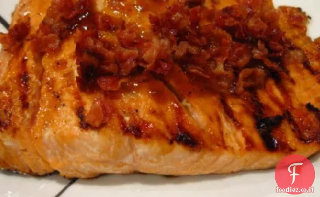 Salmone glassato Bourbon con arachidi e pancetta