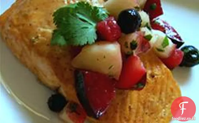 Salmone al curry con chutney di frutta estiva