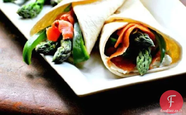 Involtini di salmone e asparagi