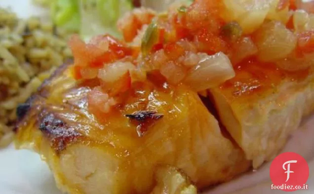 Salmone glassato all'acero con salsa all'ananas