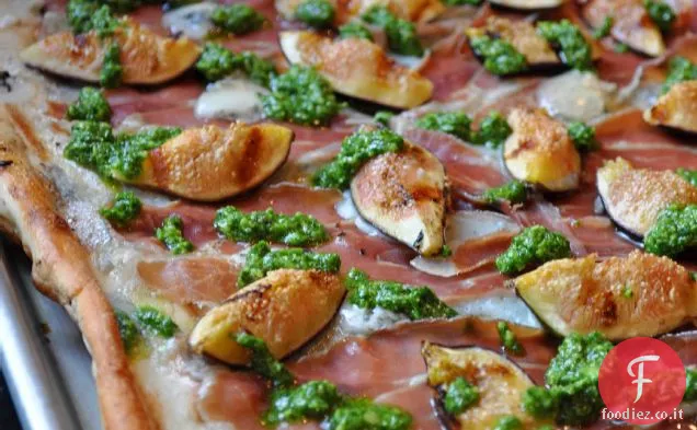 Pizza alla griglia con Fichi, Prosciutto, Gorgonzola e Pesto di Rucola