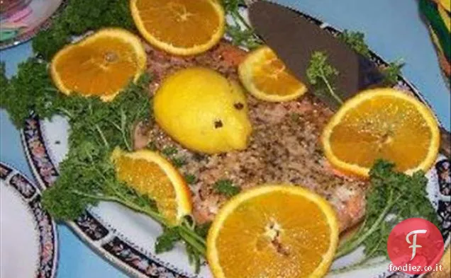 Bistecche di salmone speziate scottate con salsa di fagioli neri