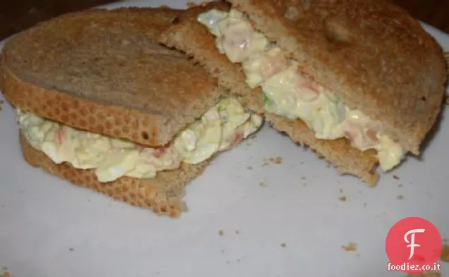 Insalata di uova di salmone affumicato