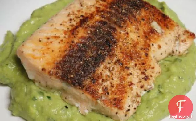 Salmone scottato in padella con remoulade di avocado
