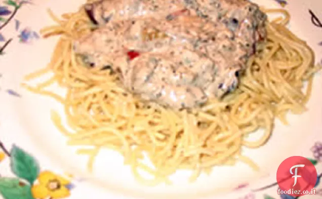 Fettuccine di Salmone con Formaggio Erborinato e Olive