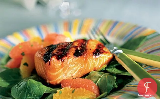 Salmone al miele su insalata di agrumi coniati