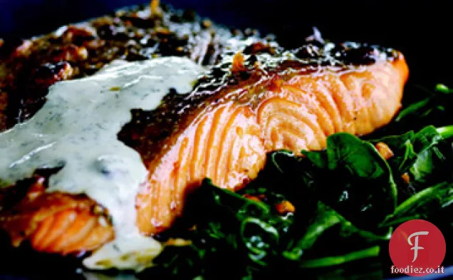 Salmone croccante con salsa di latticello e menta