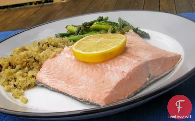 Acero Salmone Planked con limone alla griglia