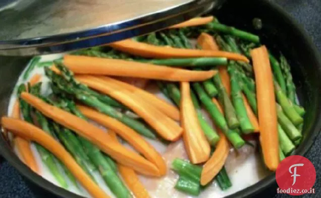 Salmone e asparagi con salsa di cocco