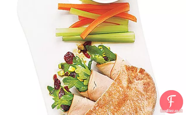 Panino con pita arrotolato di tacchino e rucola