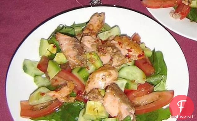 Insalata di salmone Atlantico Con coriandolo e peperoncino