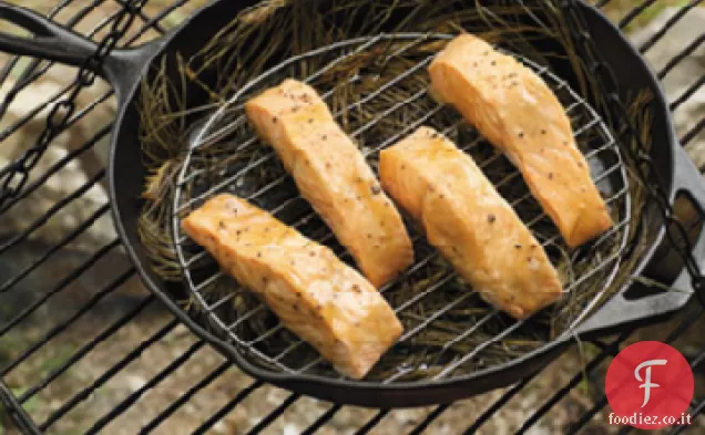 Salmone selvatico affumicato di pino e acero