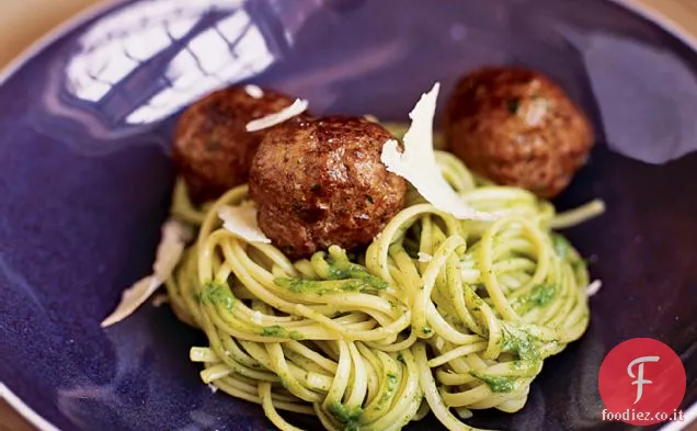 Tagliarini con Pesto di Rucola alle Mandorle e Polpette