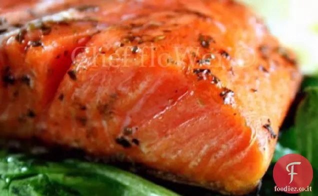 Salmone alle erbe scottato in padella