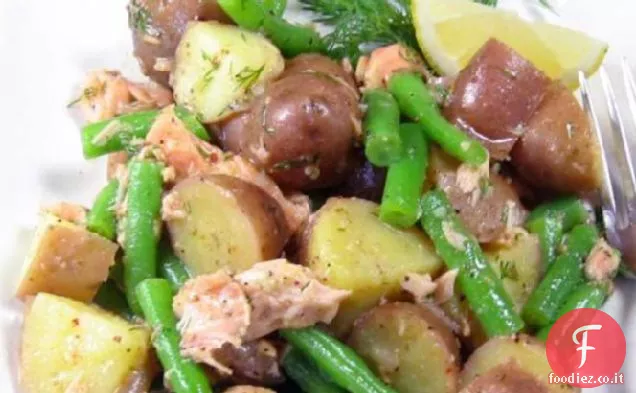 Insalata di salmone, patate e aneto