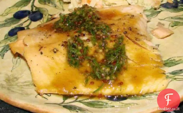 Salmone arrosto di zucchero di canna con salsa di acero-senape-aneto