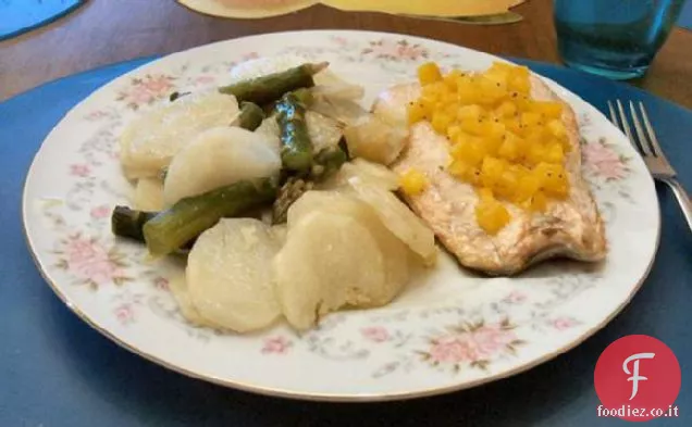 La primavera ha spuntato salmone con asparagi