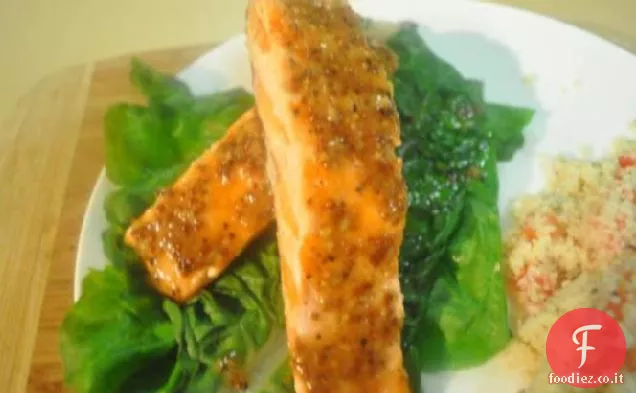 Salmone glassato alla senape creola alla griglia