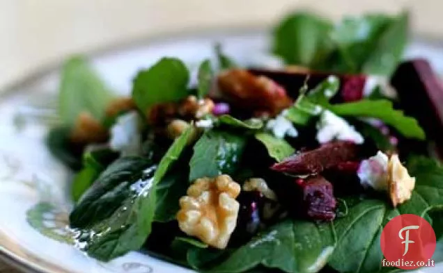 Insalata di rucola con barbabietole e formaggio di capra