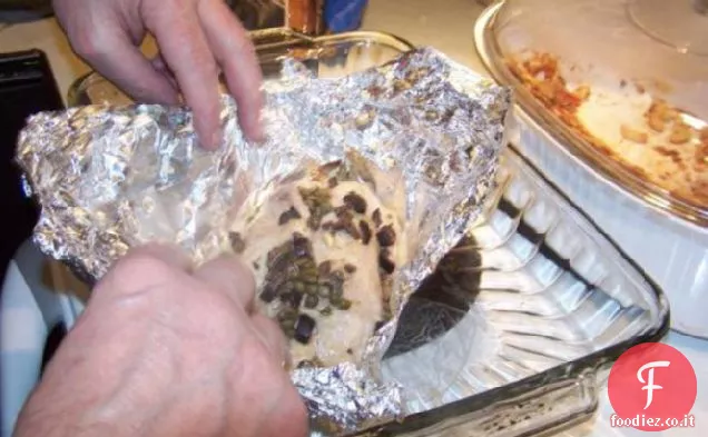 Filetti di Snapper rosso in confezioni con pomodori, olive e capperi