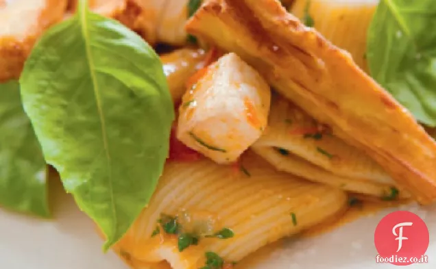 Rigatoni di Marc Vetri con patatine di Pesce spada, Pomodoro e melanzane
