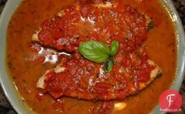 Bistecche di pesce spada con salsa di pomodoro e Basilico