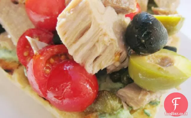 Toast Niçoise con Tonno fresco e pomodori