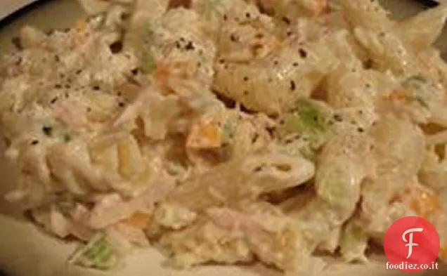 Insalata fredda di maccheroni di tonno