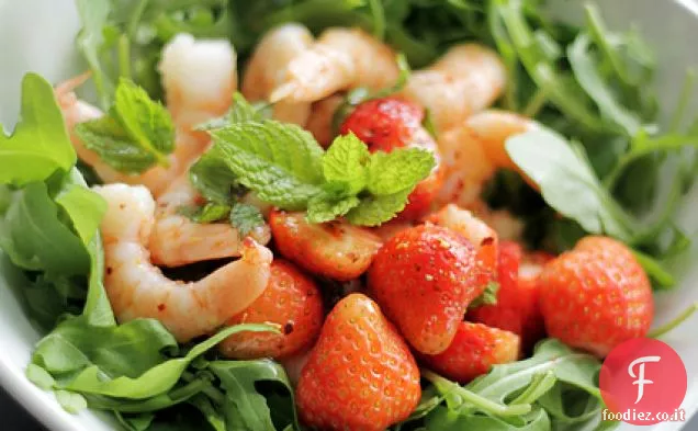 Gamberetti, fragole e rucola