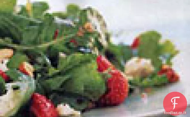 Insalata di fragole e rucola con salsa di nocciole