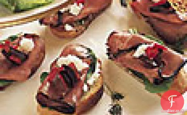 Roast Beef e Crostini di Rucola con salsa al Peperoncino