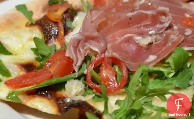 Pizza Bianca con Prosciutto, Rucola e Pomodori