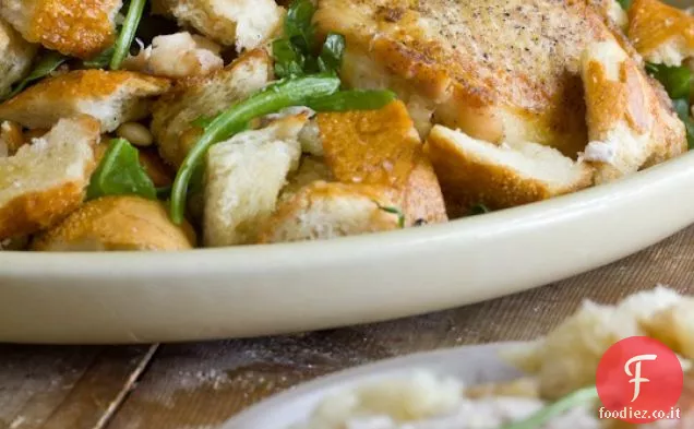 Cosce di pollo croccanti e insalata di pane caldo