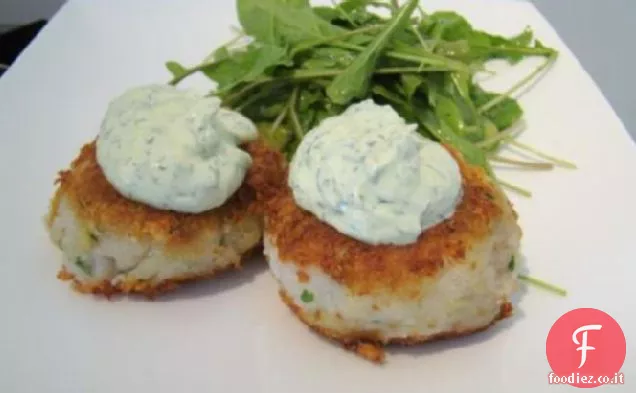 Torte di pesce e patate dorate con aneto Yogurt
