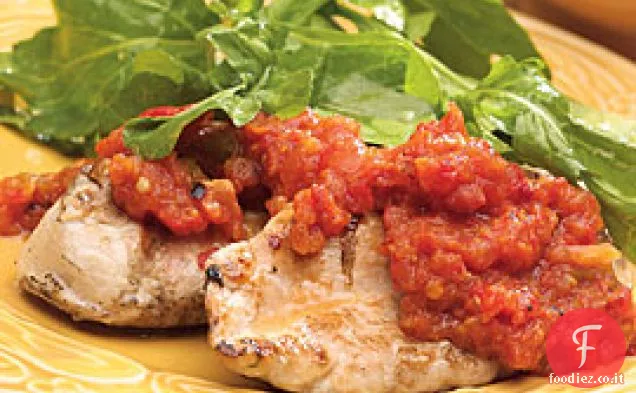 Pollo alla griglia-insalata di rucola con salsa di pomodoro alla griglia