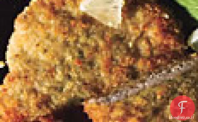 Cotolette di maiale croccanti con capperi, limone, rucola e uova tritate