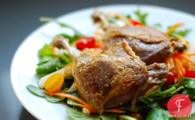 Insalata di anatra croccante e rucola di ispirazione tailandese