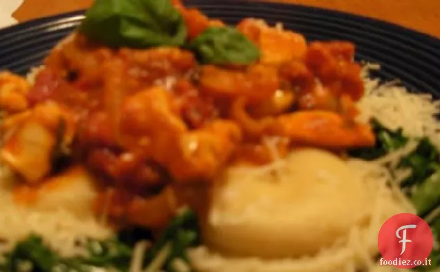 Rustica di pollo piccante su ravioli e rucola